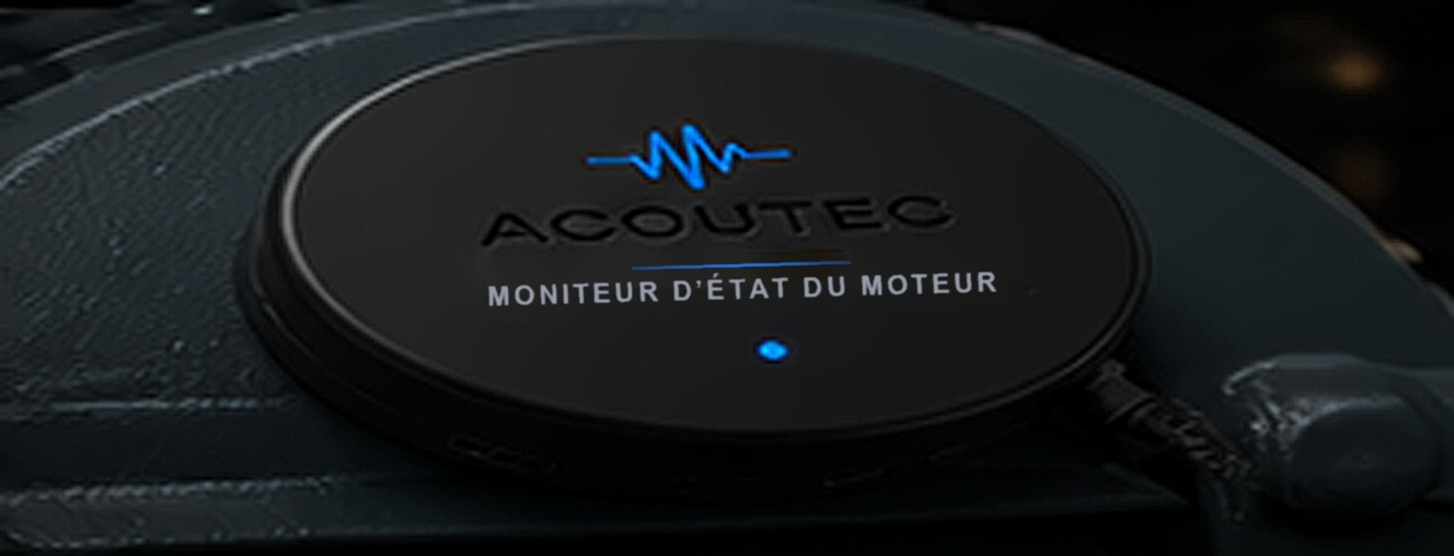 Rendu conceptuel du module de mesure AcouTec&nbsp;: un boîtier rond noir portant le logo AcouTec et un voyant bleu, posé sur la carcasse d’un moteur.